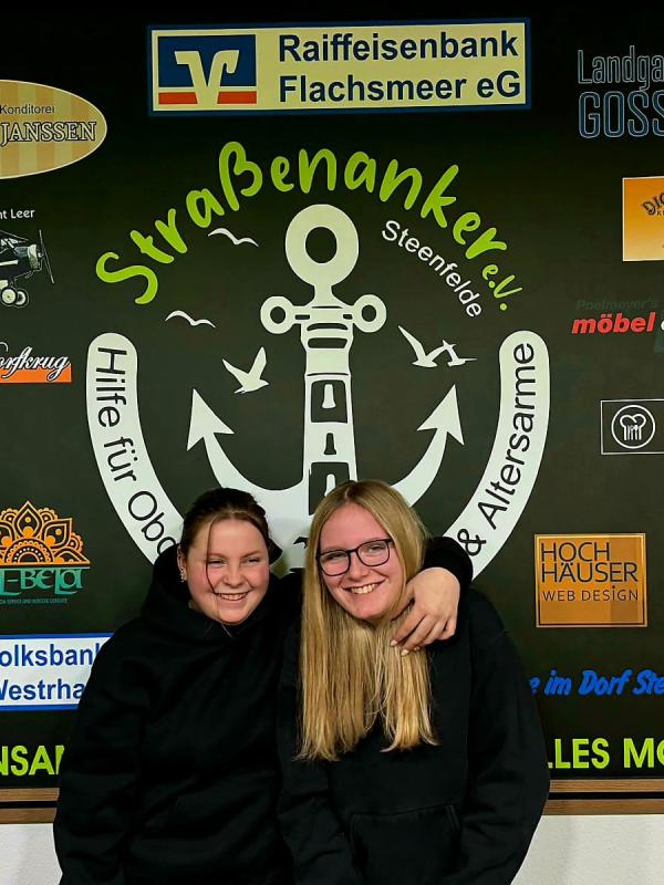 Schriftführerinnen Sina Weelborg und Marie-Cruz van Santen